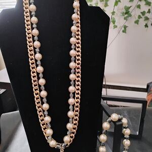 Elegant Gold and Pearl Necklace Set